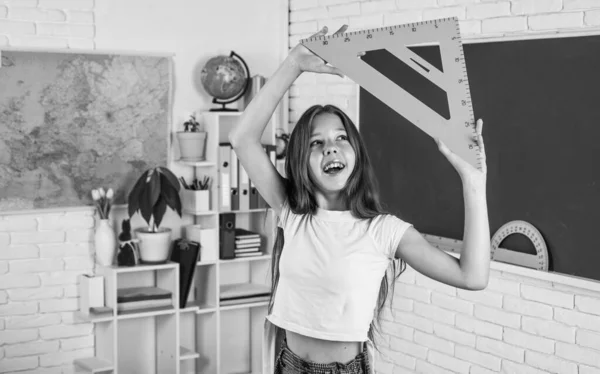 Teenie Mädchen Mit Dreieck Lineal Zurück Zur Schule Konzept Der — Stockfoto