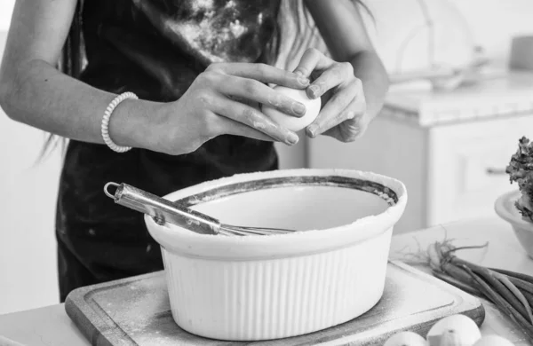 Kind Kocht Mahlzeit Nur Aus Gesunden Und Biologischen Produkten Gesundheit — Stockfoto