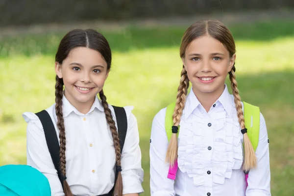 Schoolgirl Portrait Two Happy Teen Children Schoolgirls Outdoor Friendship Schoolgirls — Stockfoto