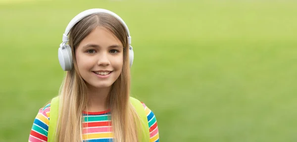 Happy Teenage Girl Listening Music Headphones Outdoors Copy Space — ストック写真