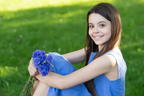 Happy Teenager Girl Relaxing Park Teen Girl Outdoor Pretty Girl — Fotografia de Stock