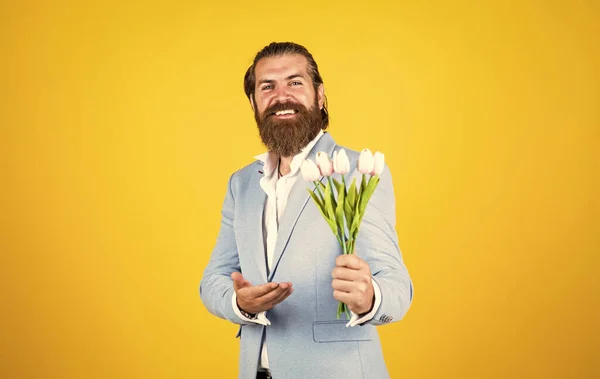 Gentleman Tenir Bouquet Fleurs Concept Fleuriste Homme Avec Barbe Cheveux — Photo