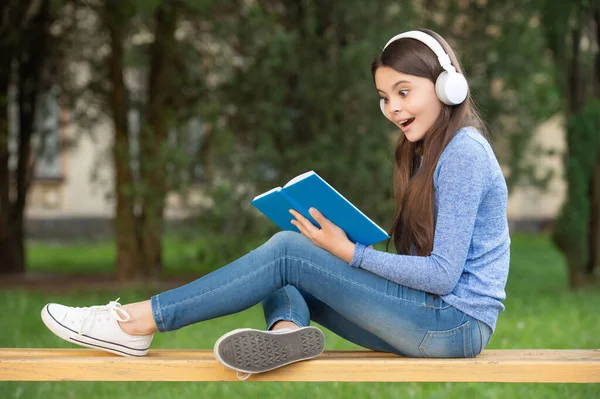 Concept Teenager Happy Girl Teenager Reading Listening Audiobook Headphones School — Stock fotografie