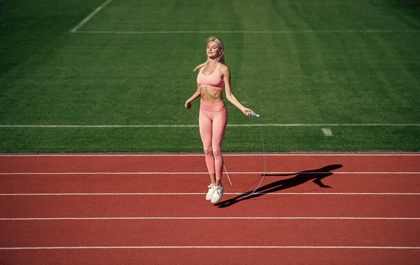 Sport Woman Sportswear Jump Skipping Rope Stadium Running Track Training — Foto de Stock