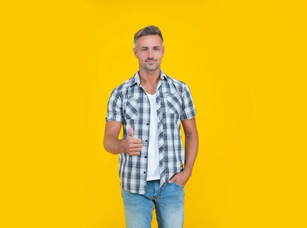 Mature Man Grizzle Hair Yellow Background Thumb — Fotografia de Stock