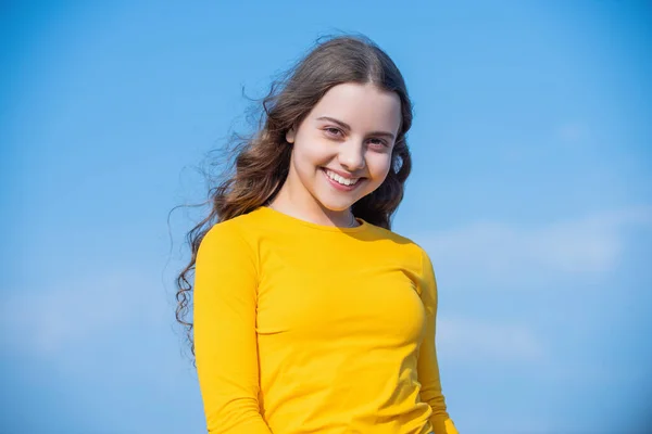 Teen Girl Positive Face Sky Background — Stockfoto
