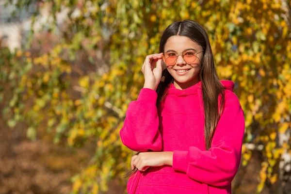 Happy Teen Kid Outdoor Autumn Season Wearing Sunglasses Copy Space — Stok fotoğraf