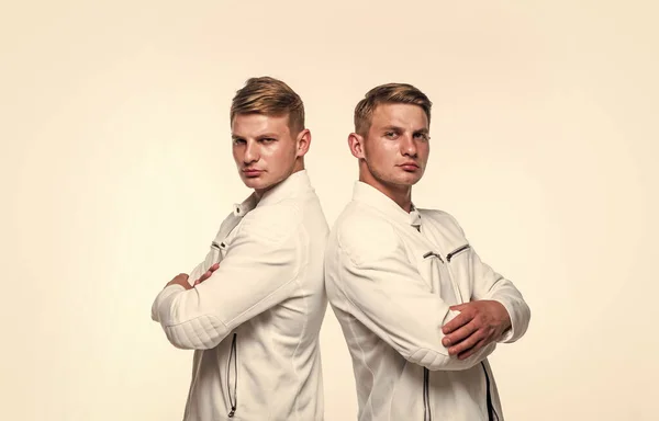 Junge Zwillingsbrüder Mit Ähnlicher Erscheinung Schönheit — Stockfoto