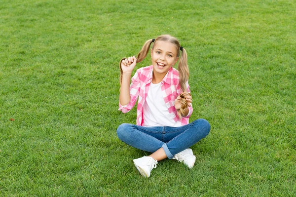 Glad Teen Child Sit Green Grass Outdoor — Stok fotoğraf