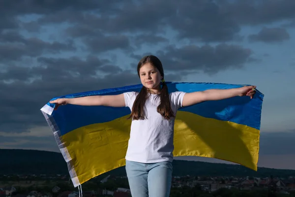 Free Ukrainian Teen Girl Child Ukrainian Flag Kid Ukrainian Flag — Photo