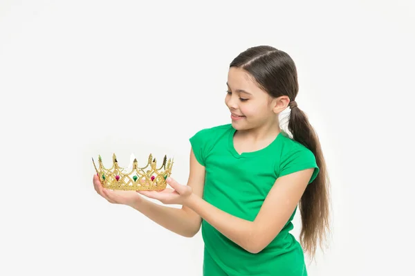 Small Girl Going Try Crown Fits Well Best Reward Ever — Stockfoto
