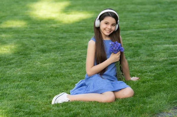 Happy Teen Girl Listen Music Child Wireless Music Headphones Kid — Stock Fotó