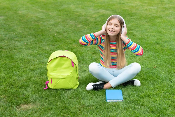 Happy Teenage Girl Enjoy Listening Music Headphones Sitting Grass School — Foto Stock