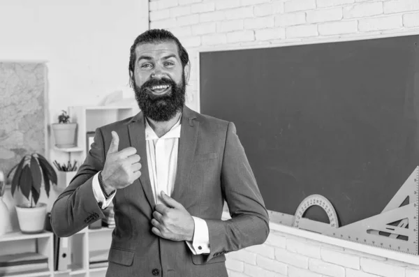 Felicidad Estudiante Masculino Sienta Aula Mientras Lección Aprobar Examen Aprender — Foto de Stock