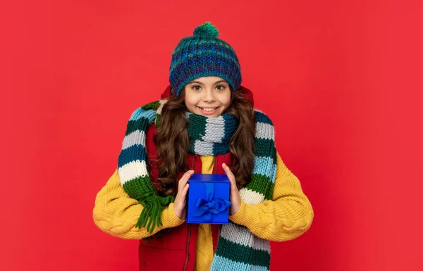 Smiling Teen Girl Wearing Knitted Hat Hold Present Box Red — стоковое фото