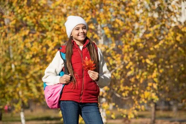 Smiling Teen Girl School Time Outdoor Autumn Season Backpack — Stock Fotó