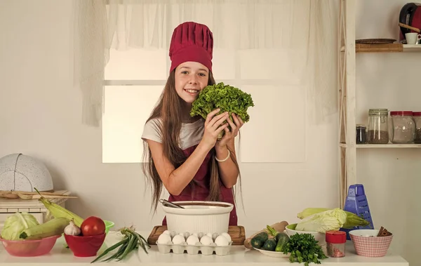 Tonåring Flicka Kock Hatt Matlagning Ekologisk Mat Hälsa — Stockfoto