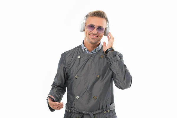 Щасливий Чоловік Слухає Музику Смартфоном Музичний Плеєр Телефону Мобільна Музика — стокове фото