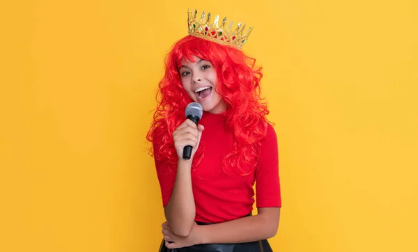 Girl Smile Crown Microphone Yellow Background — 스톡 사진