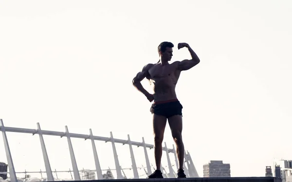 Deportista Flexing Brazo Techo Fitness Deporte Entrenamiento Deportistas Aire Libre — Foto de Stock