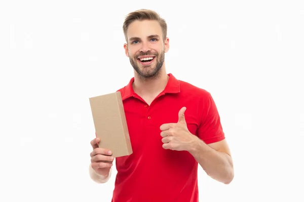 Pria Bahagia Memberikan Jempol Sambil Memegang Kotak Kardus Pengiriman Pria — Stok Foto