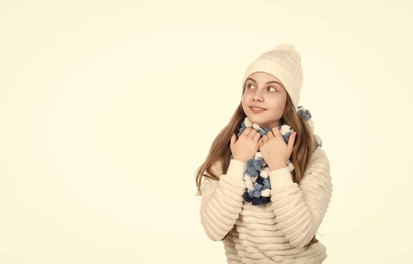 Encanta Nuevo Estilo Niño Pequeño Usar Bufanda Punto Aislado Blanco — Foto de Stock