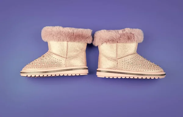 Par Botas Ugg Cuero Moda Botines Sobre Fondo Azul Tienda — Foto de Stock