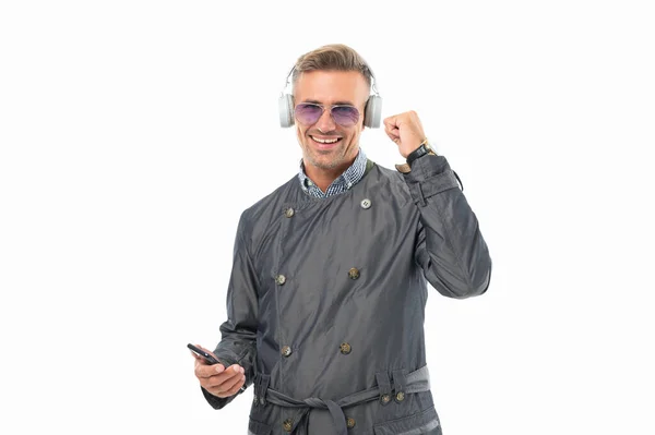 Hombre Feliz Escuchando Música Haciendo Gesto Ganador Reproductor Música Smartphone — Foto de Stock