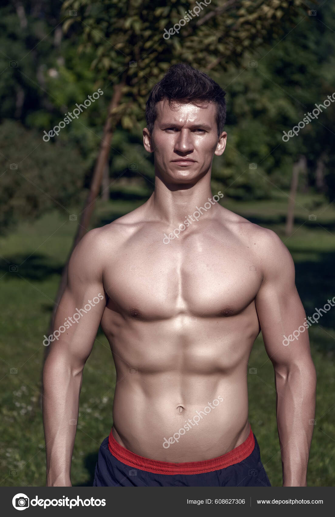 Hombre Con Torso Atlético Paisaje Natural Culturismo Deportista