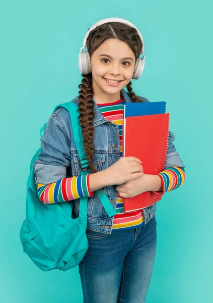 Gelukkige Tiener Die Luistert Naar Audioboek Koptelefoon Gelukkig Tienermeisje Luisteren — Stockfoto