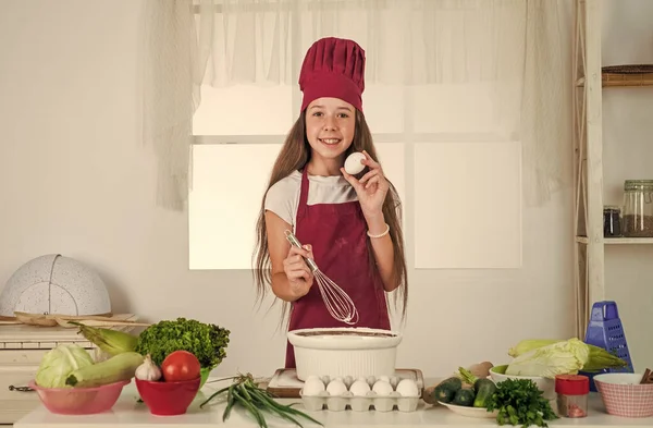 Menina Criança Avental Chef Chapéu Cozinhar Culinária — Fotografia de Stock