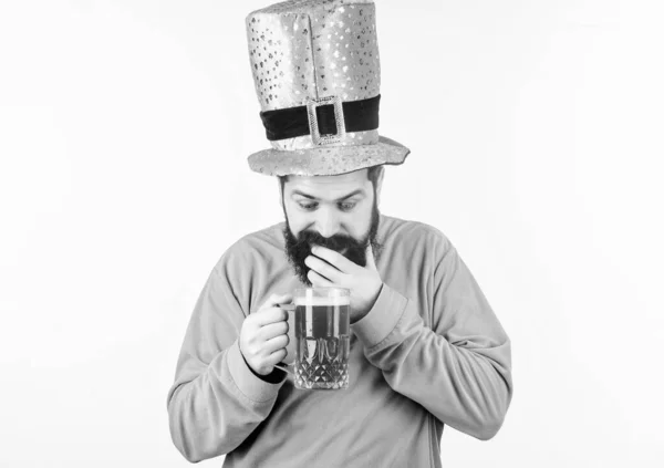 Vahşi Sakallı Hippi Adam Yarım Litre Bira Içiyor Rlanda Barı — Stok fotoğraf