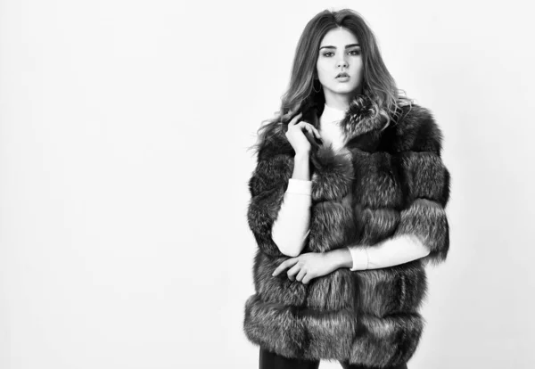 Winter Elite Luxe Kleding Vrouwelijke Bruine Bontjas Fur Store Model — Stockfoto