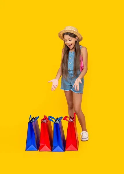 Amazed Teen Kid Shopping Bags Yellow Background Full Length Copy — Stock Photo, Image