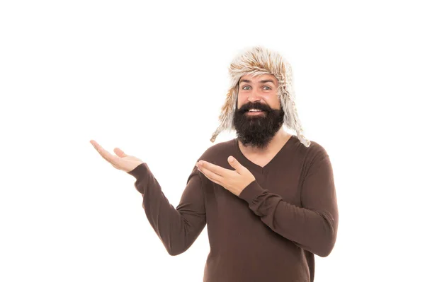 턱수염을 긍정적 남자가 배경에서 제품을 표시하고 — 스톡 사진