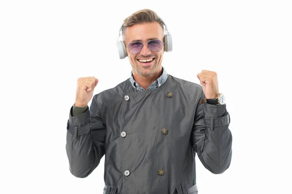 Ευτυχισμένος Επιχειρηματίας Γιορτάζει Μουσική Κάνοντας Χειρονομία Νίκης Μουσική Νικητής Άνθρωπος — Φωτογραφία Αρχείου