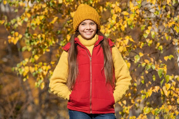 Positiv Tonåring Barn Skolan Tid Utomhus Höstsäsongen — Stockfoto