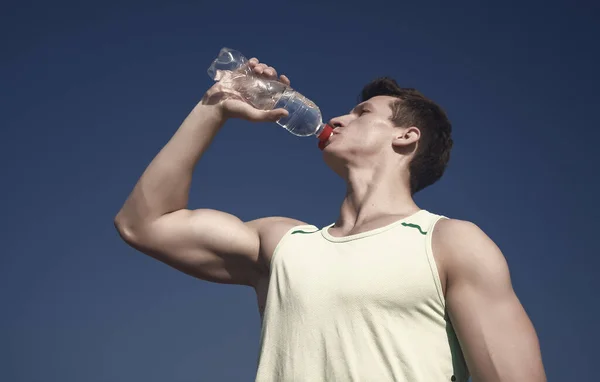 Man Drinking Water Bottle Sunny Day Bodybuilder Muscular Hands Muscles — Stock Photo, Image