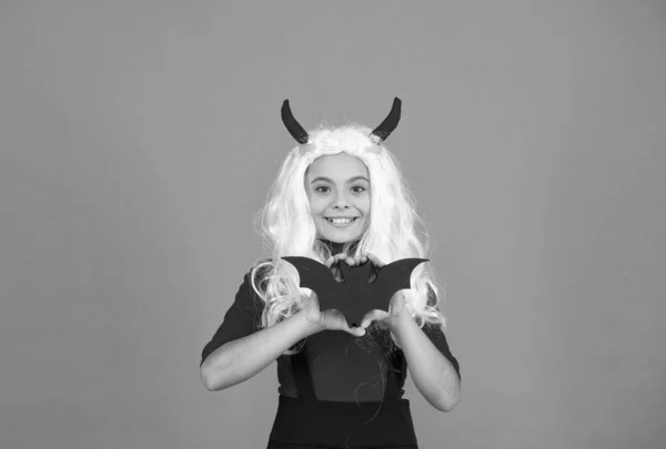 Murciélago Encantado Chica Adolescente Con Cuernos Diablo Celebran Halloween Feliz — Foto de Stock