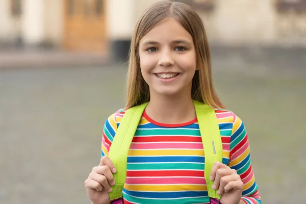 Menina Adolescente Feliz Volta Escola Setembro Educação — Fotografia de Stock