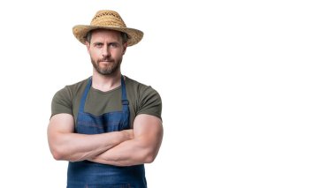 Şapkalı ve önlüklü Kafkasyalı adam beyaz arka planda kopya alanı ile izole edildi.