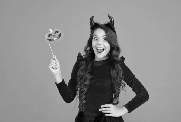 Gelukkig Emotioneel Kind Imp Hoorn Kostuum Halloween Met Grappige Party — Stockfoto