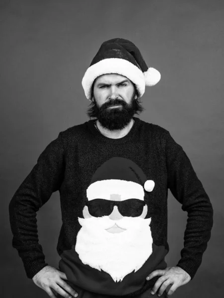 Бородатий Чоловік Капелюсі Санта Клауса Язаний Светр Відзначають Новорічні Зимові — стокове фото