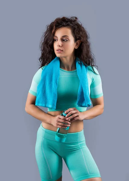 Entraîneur Sport Femme Avec Serviette Sport Bouteille Studio Femme Sport — Photo