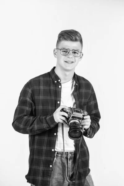 Fotografování Šťastné Dětství Stylový Chlapec Fotí Moderní Teenager Kamerou Dětský — Stock fotografie