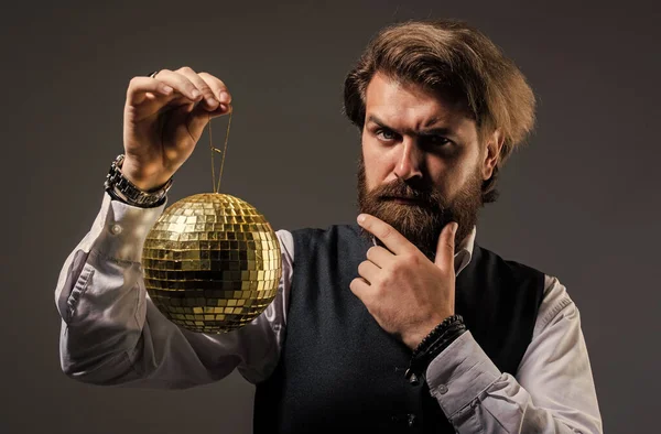 Sakallı Olgun Adam Altın Disko Topu Parti Davetiyesi Konsepti — Stok fotoğraf