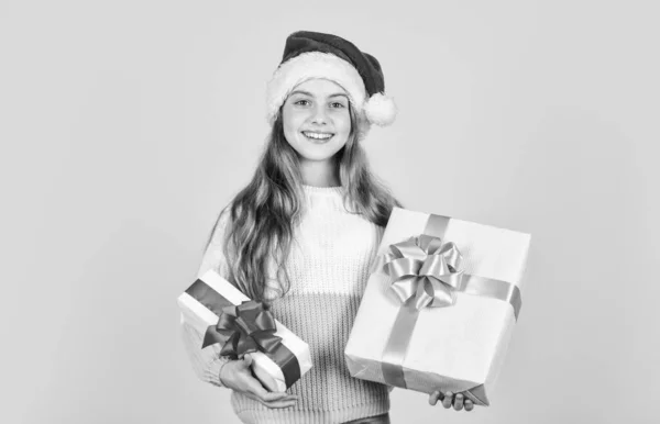 New Year New Time Discount Smiling Kid Hold Purchase Presents — Stock Photo, Image