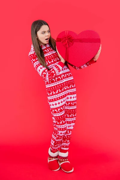 Ano Novo Menina Adolescente Descontente Com Ano Novo Vermelho Presente — Fotografia de Stock