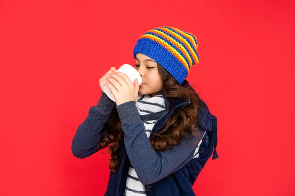 Porträtt Barn Med Kaffekopp Dricka Kakao Och Mjölk Grabben Puffväst — Stockfoto