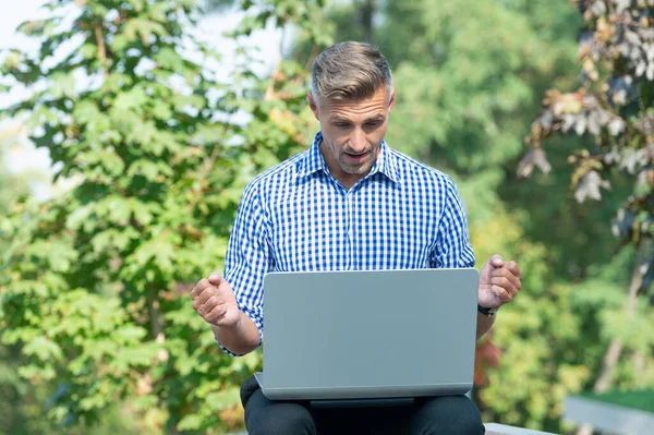 Amazed Freelancer Working Laptop Man Freelancer Outdoor Business Freelancer — Stock Photo, Image